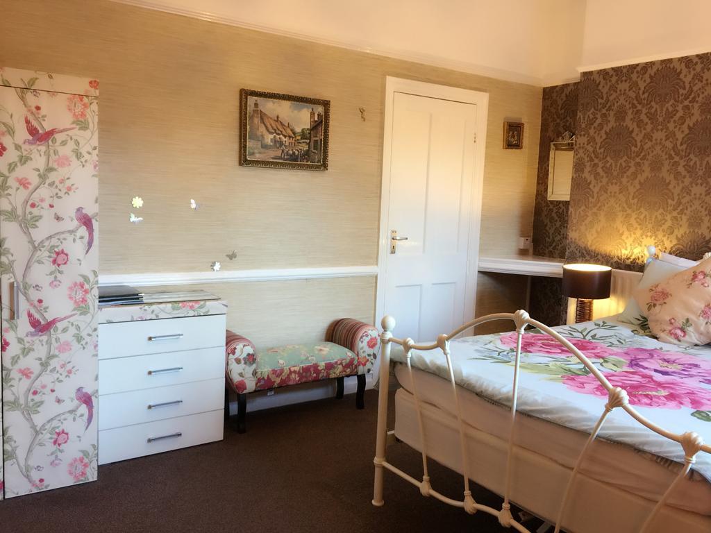 Alvera Court Harrogate Room photo